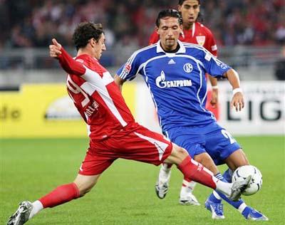 足球联赛中 足球联赛中