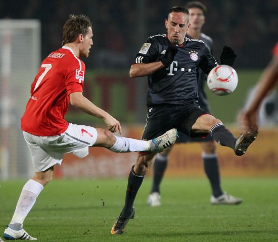 大哥有两下子，骑车太飘了.